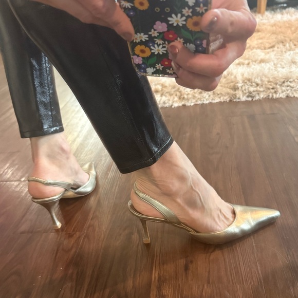 Manolo Blahnik Champagne Gold Slingback, 39 - Picture 2 of 9